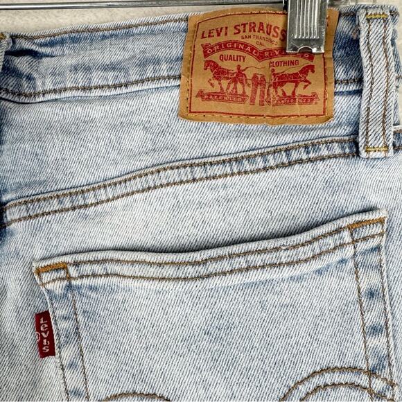 Levi's Women's Wedgie Straight Fit Distressed Knee Jeans Light Wash Size 30 - Picture 12 of 15